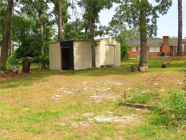 5609 Bowman Ct, Fayetteville, NC 28304 - view of green lawn