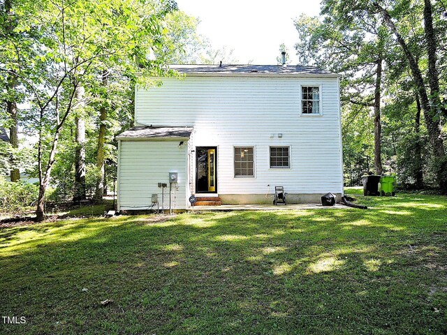 8 Woodsprite Ct, Durham, NC 27703 - rear view of property featuring entry steps and a yard