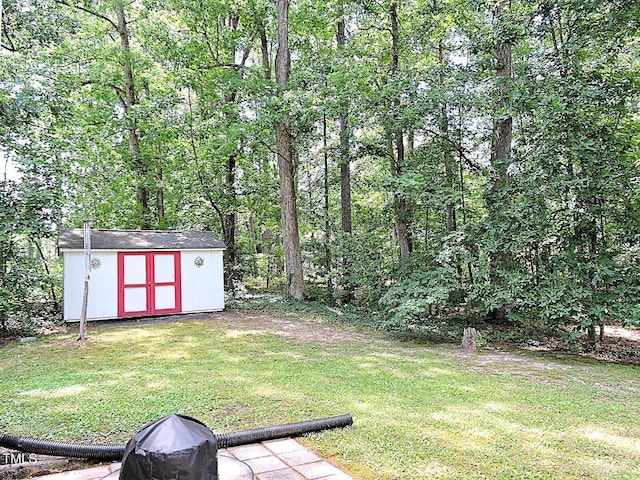 8 Woodsprite Ct, Durham, NC 27703 - view of green lawn