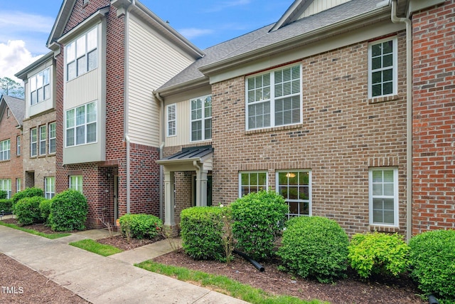 view of front of property featuring brick siding