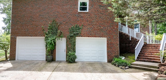 204 Muirfield Ln, Clayton, NC 27527 - garage with driveway
