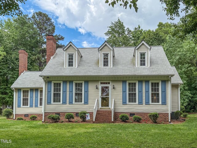 cape cod house featuring crawl space, entry steps, and a front yard