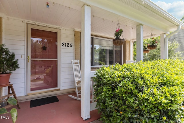 property entrance featuring covered porch