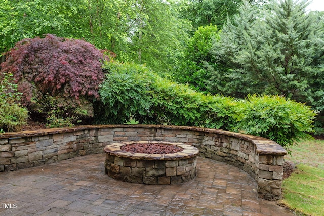 view of patio featuring an outdoor fire pit