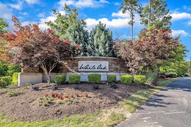 view of community / neighborhood sign