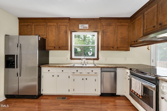 124 Windmere Dr, Angier, NC 27501 - kitchen with stainless steel appliances, a sink, wood finished floors, and under cabinet range hood