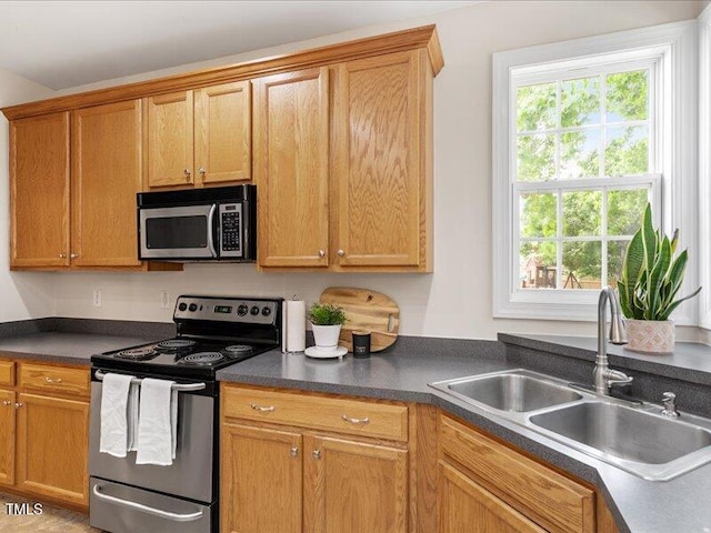 1662 Beechaven Rd, Fuquay Varina, NC 27526 - kitchen featuring stainless steel appliances, a sink, plenty of natural light, and dark countertops