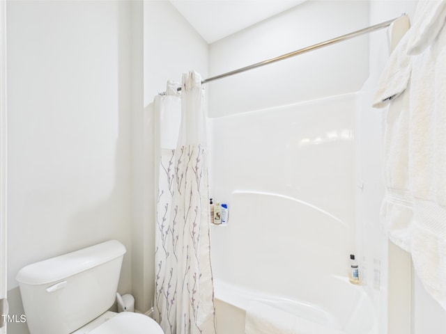 bathroom featuring toilet and shower / bath combo