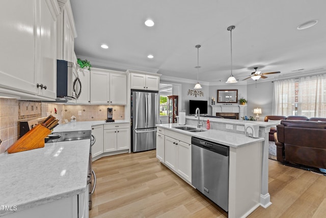232 Shady Hollow Ln, Garner, NC 27529 - kitchen featuring appliances with stainless steel finishes, open floor plan, a sink, a ceiling fan, and recessed lighting