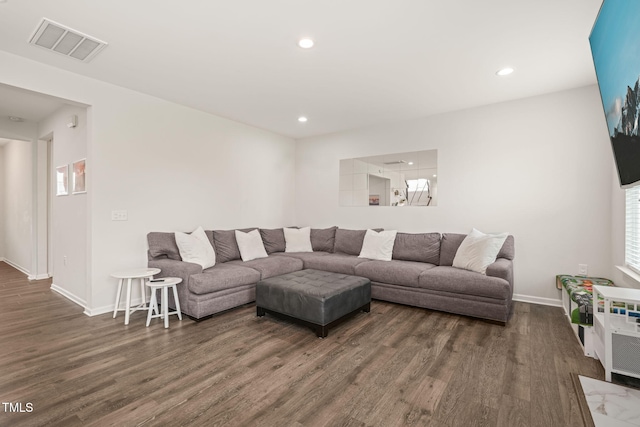 living area featuring wood finished floors, recessed lighting, and baseboards