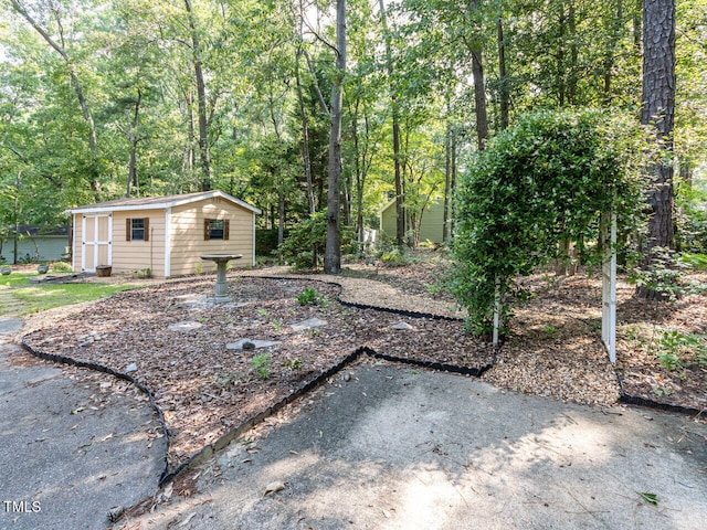 301 Monterey Ct, Benson, NC 27504 - view of yard