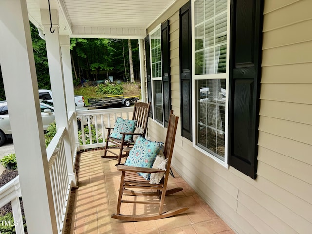 327 Beavertail Rd, Henderson, NC 27537 - balcony with a porch