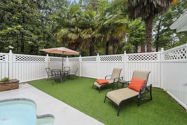 view of yard with a patio