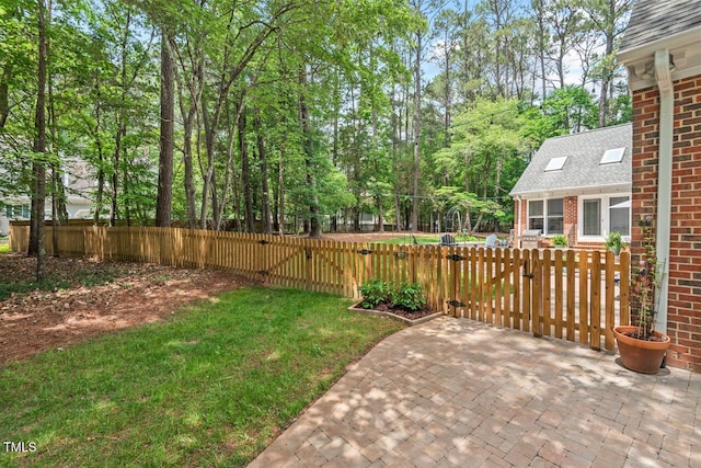 fenced front yard featuring a gate