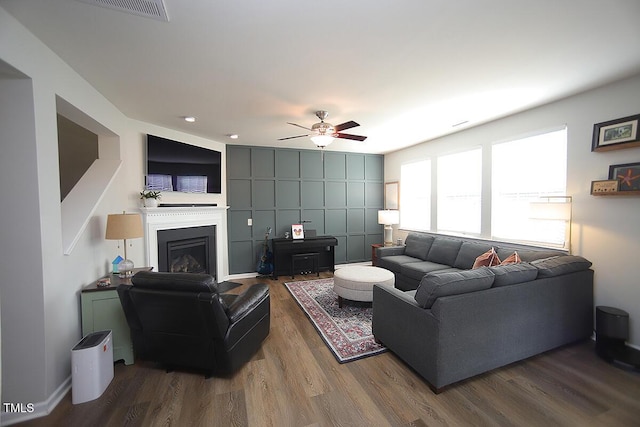 living area featuring ceiling fan, wood finished floors, a fireplace, and recessed lighting