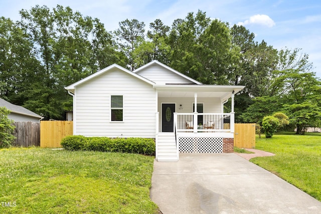view of front of property featuring covered porch and driveway