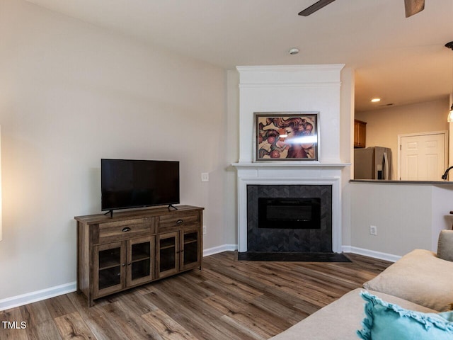 living room featuring wood finished floors, ceiling fan, baseboards, and recessed lighting