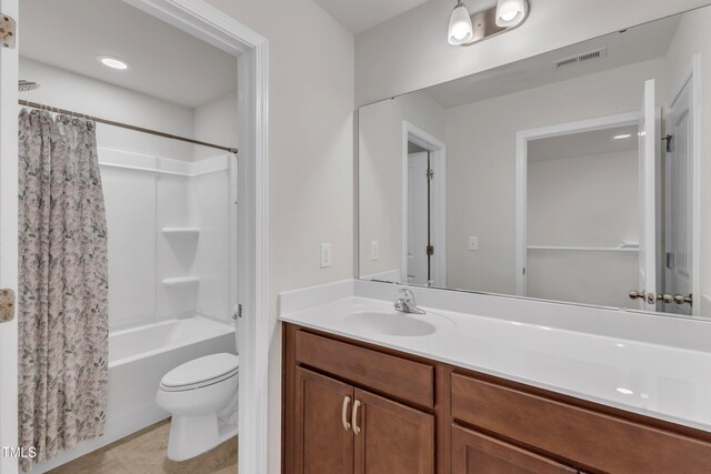 full bathroom with toilet, vanity, and shower / tub combo