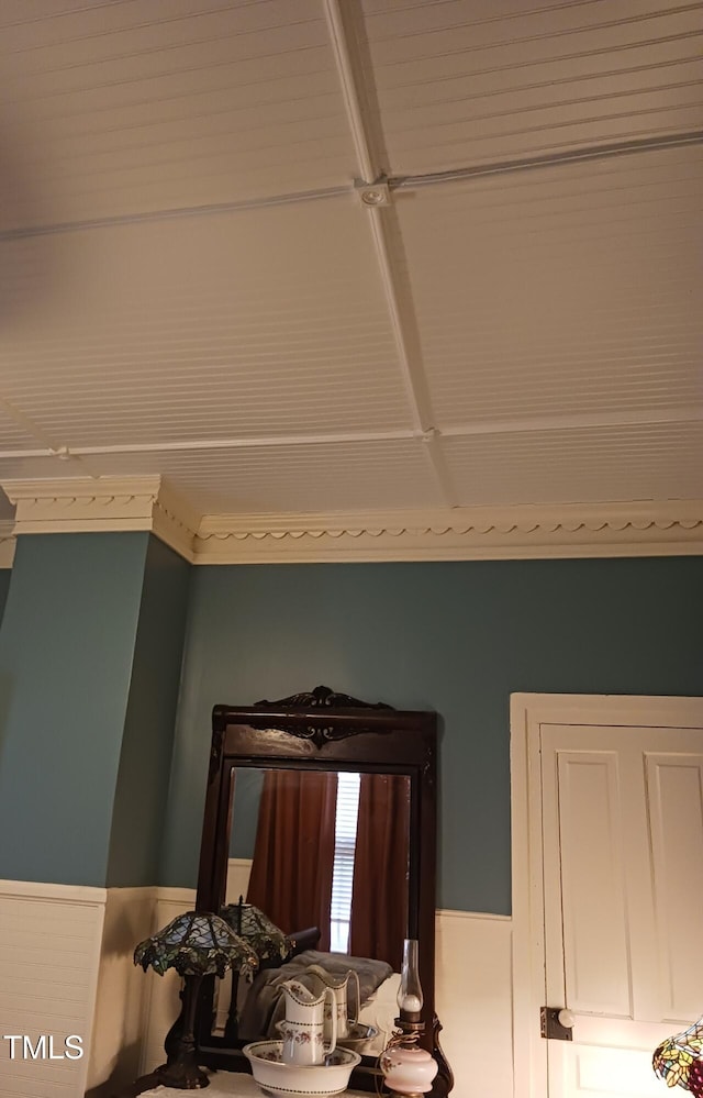 417 S Main St, Warrenton, NC 27589 - detailed view of wainscoting