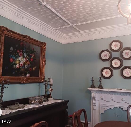 417 S Main St, Warrenton, NC 27589 - view of living area