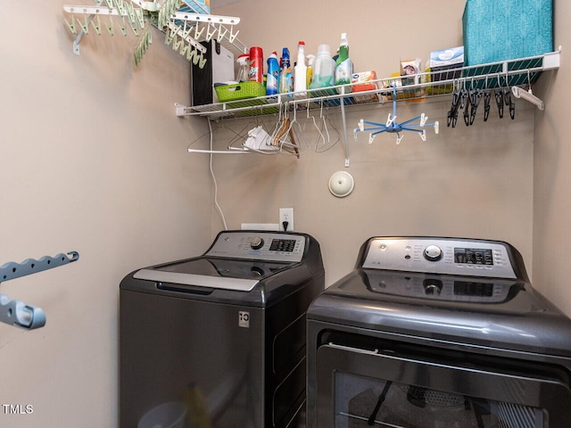 3507 Portico Ln, Durham, NC 27703 - laundry area featuring washing machine and clothes dryer