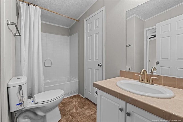 full bath featuring a textured ceiling, ornamental molding, toilet, shower / bath combo, and vanity