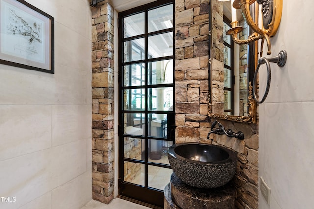 6510 New Market Way, Raleigh, NC 27615 - bathroom with a sink