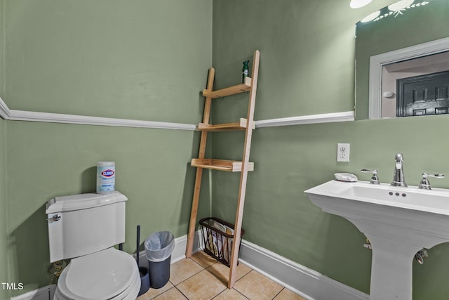 925 S Chestnut St, Henderson, NC 27536 - bathroom featuring tile patterned floors, toilet, baseboards, and a sink