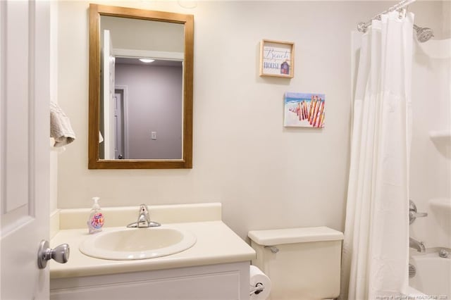 full bath featuring vanity, toilet, and shower / bath combo with shower curtain