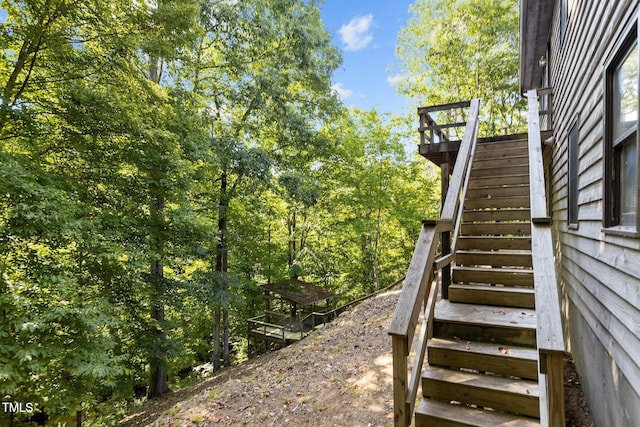 5900 Ebenezer Church Rd, Raleigh, NC 27612 - view of staircase