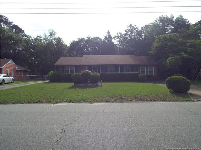 ranch-style house featuring a front lawn