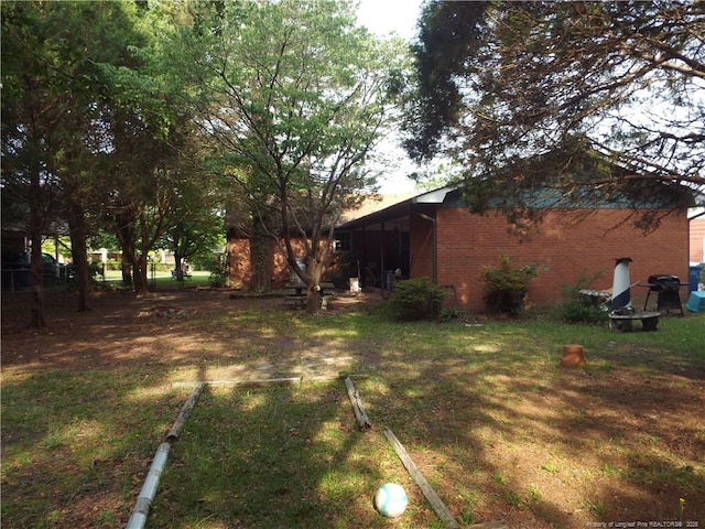 view of green lawn
