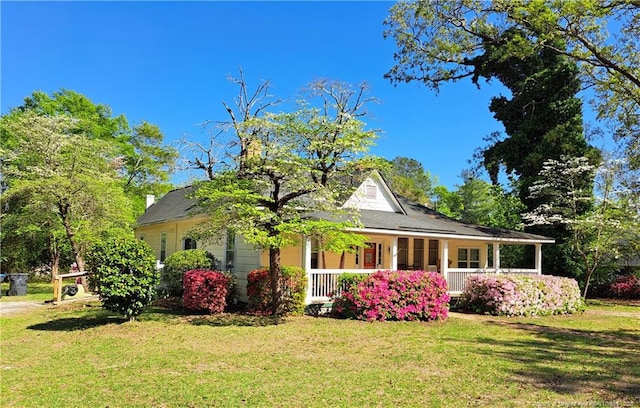 view of front of house featuring a porch and a front yard