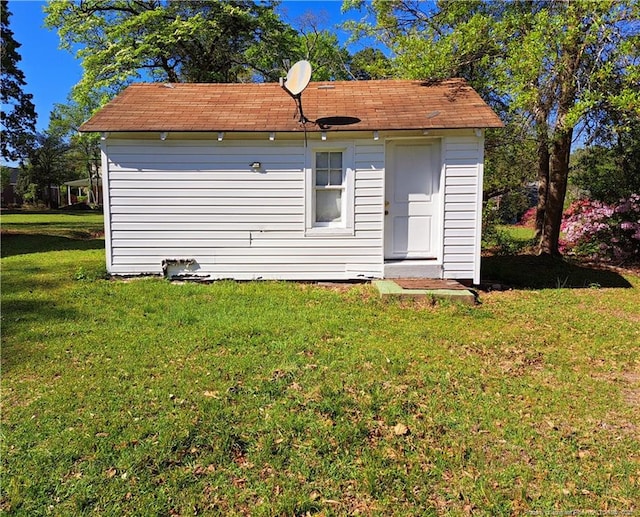 rear view of house featuring a lawn