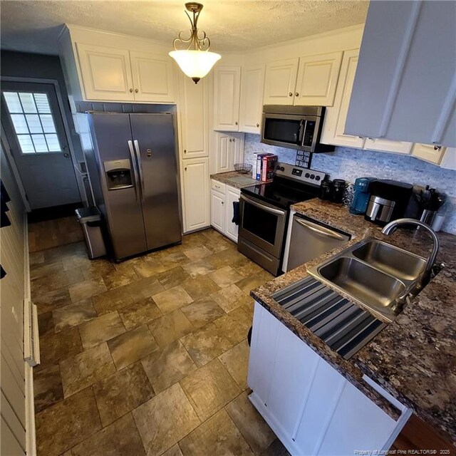 505 W 30th St, Lumberton, NC 28358 - kitchen featuring stainless steel appliances, white cabinetry, a sink, and a textured ceiling