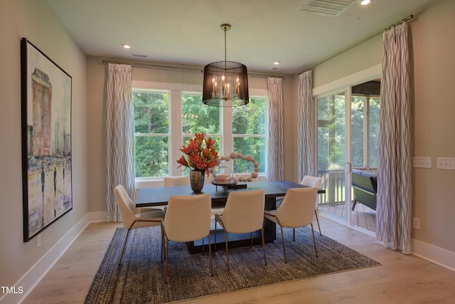 dining room featuring light wood-style floors, baseboards, and recessed lighting