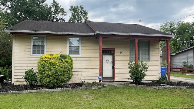4313 Wellington Dr, Fayetteville, NC 28314 - bungalow-style home featuring a front lawn