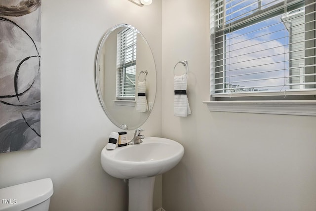 810 Richmont Grove Ln, Apex, NC 27523 - bathroom with healthy amount of natural light