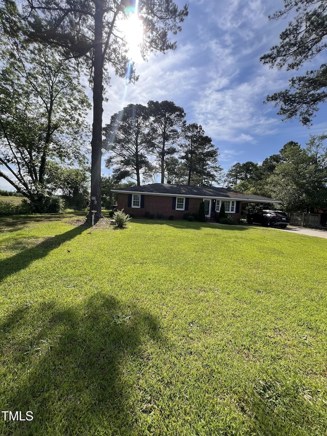 ranch-style house featuring a front lawn