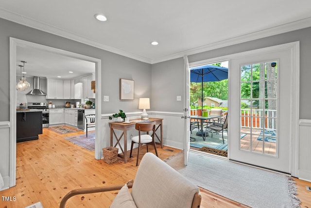 6304 Ansley Ln, Raleigh, NC 27612 - living area featuring crown molding, wainscoting, light wood-style flooring, and recessed lighting