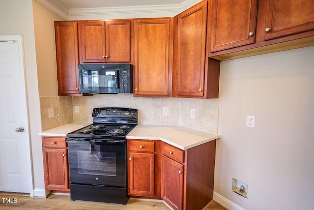 10 London Way, Spring Lake, NC 28390 - kitchen featuring black appliances, light countertops, tasteful backsplash, baseboards, and light wood-style flooring