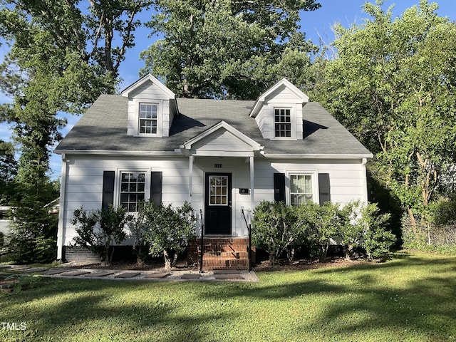 1541 Shadylawn Dr, Burlington, NC 27215 - cape cod home with a front lawn