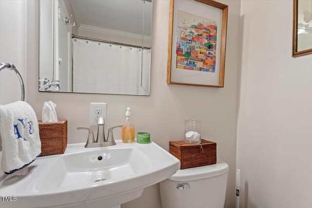 2913 Anderson Dr, Raleigh, NC 27608 - full bathroom with a sink, toilet, curtained shower, and crown molding