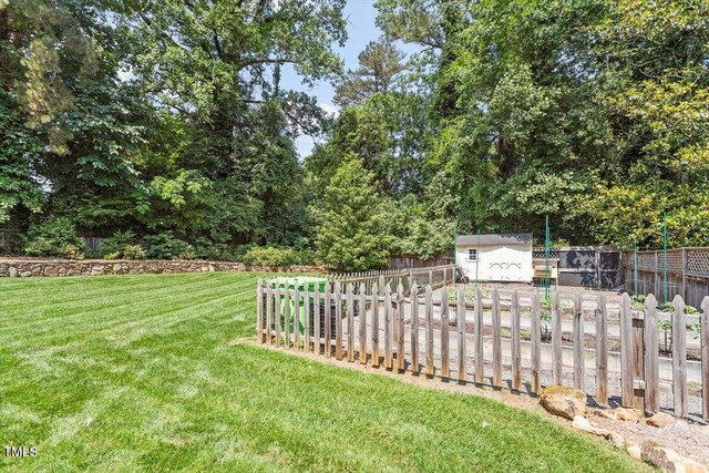 2913 Anderson Dr, Raleigh, NC 27608 - view of yard