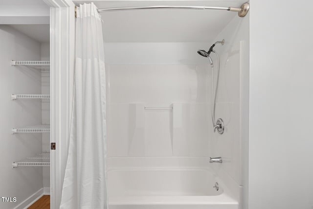 bathroom with shower / bath combo