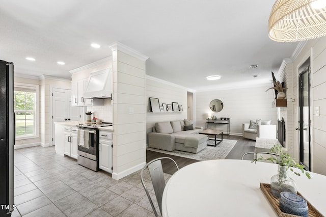 5413 Lower Creek Ct, Apex, NC 27539 - dining area with ornamental molding, light tile patterned flooring, recessed lighting, and baseboards
