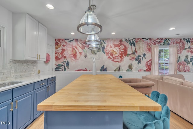 dining space featuring light wood-style floors and recessed lighting