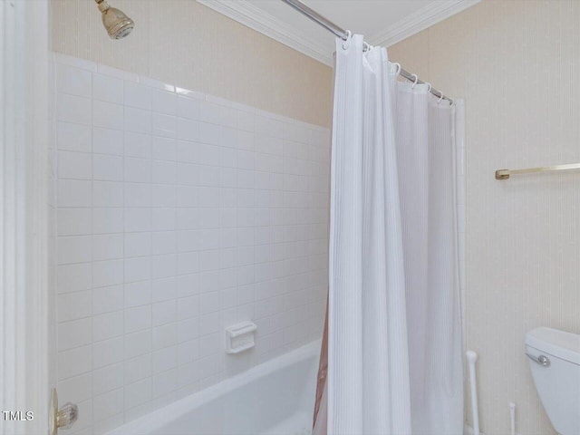 3347 Ridgecrest Ct, Raleigh, NC 27607 - bathroom with shower / tub combo with curtain, toilet, and crown molding