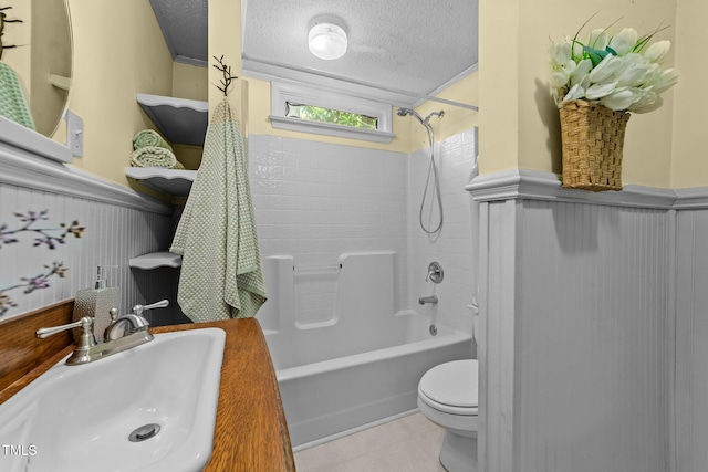 205 W Oak Ave, Wake Forest, NC 27587 - full bathroom featuring a wainscoted wall, toilet, washtub / shower combination, a textured ceiling, and vanity