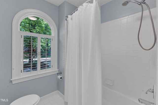 2125 Oakcrest Ct, Raleigh, NC 27612 - full bathroom featuring shower / tub combo with curtain, toilet, tile patterned flooring, and baseboards
